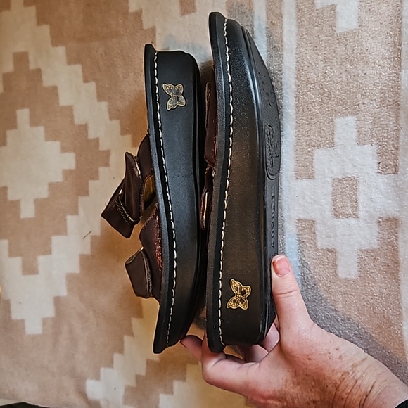 Alegria sandals velcro closure. Very cute sz 8 - Picture 6 of 9